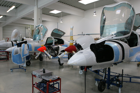 Next, mounting the engines on the frame. Once properly loaded, the aircraft can lowered onto their landing gear and stand on their feet freely like the example in the background