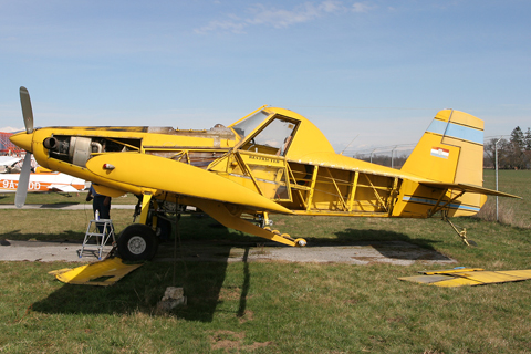 The naked plane. A general overview of the 402 (9A-DKG) with all side panels removed. Despite its imposing size, the AT is basically full of hot air :). Of note is the thick and juicy wing profile, providing a lot of lift at low speeds. The consequence of this increased lift - drag - is not so important here, as speed and cruising efficiency were not high on the design priorities list