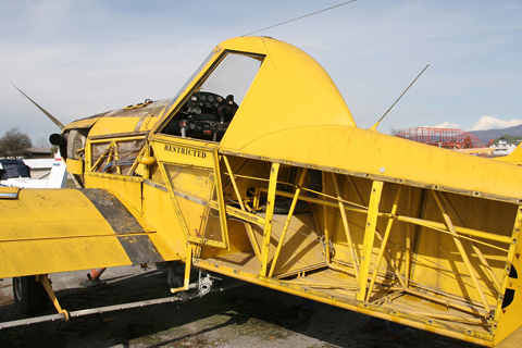 Rear quarterview showing some of the internal structure. Like most light aircraft, the AT series uses a frame construction, much like the one you see on construction cranes. The frame - which absorbs all inflight loads and holds the structure together - is covered by panels to make the whole thing aerodynamic. These "panels" can be made from a wide range of materials, wood and fabric in the olden days and aluminium today - though composites and glass and carbon fibre are becoming increasingly common