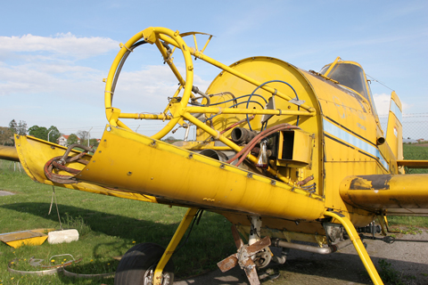 Closeup of the engine mount. This is basically all that holds the engine connected to the rest of the plane :). But, like the landing gear shown previously, this is built to last. Also visible is the back of the bay is the firewall, "the part of the plane specifically designed to let in fire and smoke" as the joke goes :). In serious-world, it prevents any fire in the bay from reaching the rest of the plane, be it the chemical hopper, cabin or any part of the structure