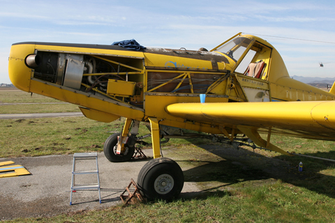 A wider view of the nose. Despite looking thin and whimpy, the landing gear is QUITE strong. During factory testing, the designers mounted a four-ton cement block on top of the landing gear assembly (just the gear, not the whole plane) and let it drop from a height of two-three meters (4 tons corresponding to the maximum takeoff weight of the plane). After spreading out and absorbing the weight, the gear sprung - sprung, with a four-ton block on it's back! - back into its original shape... on another note, the brownish thing between the engine bay and cabin is the hopper, with a capacity of 1,500 liters. During cropdusting, this would have contained the cropspray solution, while during firefighting either water or, more commonly, fire retardant
