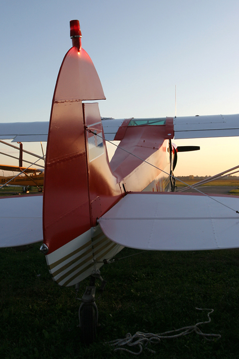 Like all Cubs - Super or otherwise - this one is mostly fabric covered, with a metal frame structure underneath. The resulting decrease in weight compared to traditional aluminium structures offsets the need of periodically replacing the fabric