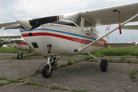 She's in pretty good shape for her age :). In town for some light servicing. Note also the different nose profile, common on early model Skyhawks