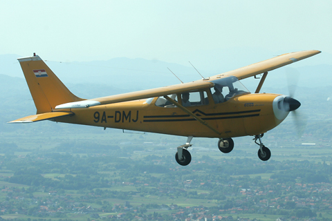 Holding station to our left. With half tank and two people aboard, DMJ can keep up with anything we could throw at it :). And the green tint to the photo is from the green rear windows on DDD, didn't want to manipulate the photo much to get rid of it