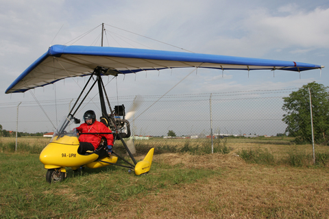Mr. M firing up UPM for an afternoon flight. I think these are the C-17 model wings (a number of them are on offer)