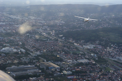 Chasing DDD during a formation panorama (!) flight (a turning dogfight) above Zagreb. Though DMM was not up to the task speed-wise, this was by far the most interesting panorama I've ever flown :) (Šime Lisica)