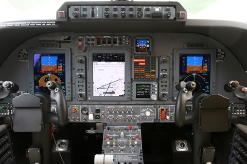 Showing off the Collins Pro Line 21 suite. An increasingly common solution in biz aircraft, the Pro Line 21 is used also in the King Air and CitationJet families, as well as the DeHavilland Canada Dash 8 Q400 regional prop