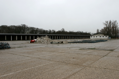 The southern apron. If my sense of direction is correct, this is round about the place where the hangars from the first link posted were located. Quite possibly this area was the "main terminal", though the pavement is a later feature
