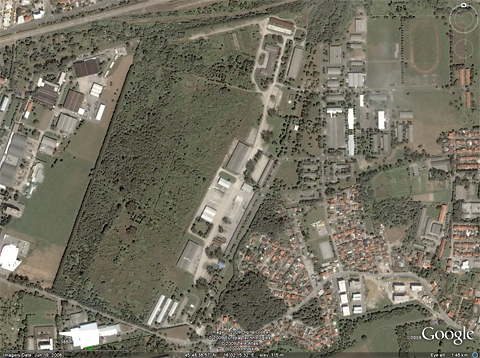 Another Google Earth shot, clearly showing the complex of taxiways and aprons from the WW2 era. The bit sticking out in the reconaissance photograph is the northernmost point of the field (where that taxiway sticks out into the forest), while the hangars in front of which the G.50 was pictured were on the apron immediately to the south. The hangars from the first photo were most probably around the biggest apron in the middle of the field