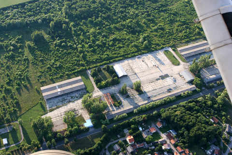 Turning round by 180 degrees brought us alongside the main apron, heading north, for some photoreconnaissance of our own :). Deviating a bit from the norm, I was taking the photos from the left seat through the open window, while Šime was flying briefly from the right