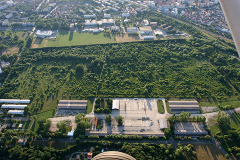 A wider view of the main apron. From this vantage point, you can appreciate the difficulty of finding the runway...