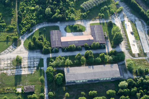 The northern end. The large building at the bottom is what I believe the hangar from WW2 (the one from the G.50 shot)