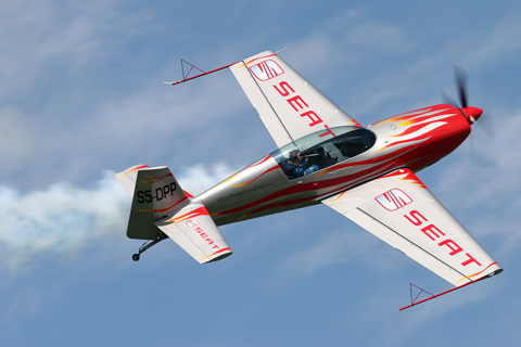 Though the paint scheme on S5-DPP is a generic factory one, I must say it looks awesome against a blue sky