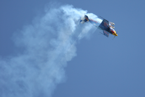 The Man - Peter Besenyei - showing just what an Extra 300 can do :)