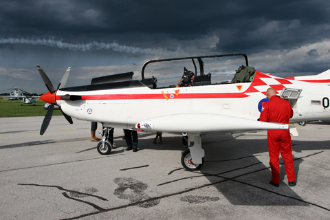 062 ticks itself cool under a dramatic sky as Damir Barišić, the Krila Oluje lead, packs the plane up