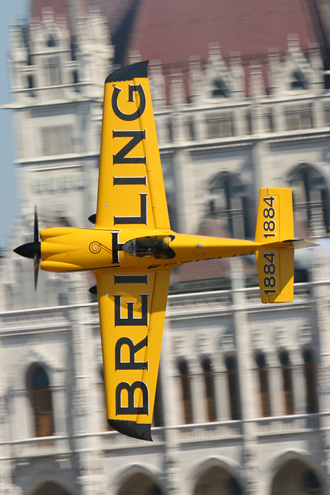 "Grandpa" Nigel Lamb, 53 and flying the stunning MXR Technologies MXS-R Race 9, on the closest approach to the Paliament. Painted in a simple - but very effective - yellow/black scheme, Race 6 was by far the coolest looking aircraft on the track :)