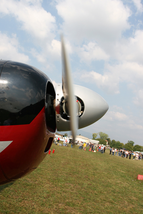 The prop - not spinning here :) - is a two-blade constant speed unit. Given that these tend to be louder than three-blade prop - and being spun by an engine running at 3000-3400 RPM - most Do-27s are fitted with dual mufflers, which are really effective