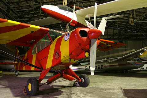 AK Zagreb's faithful Super Cub towplane with some of its charges
