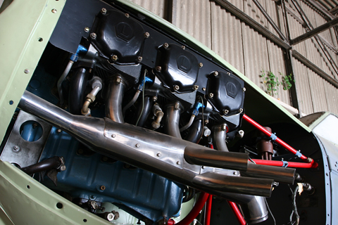 A numerical oddity is the Aero-3's Lycoming O-435-A, developing 195 HP from six cylinders. Another interesting solution can be seen here - the exhaust pipes all lead into a "muffling chaber", where outside air - fed by the pipe extending from the front of the cowl - is apprently mixed with the exhaust to reduce noise levels