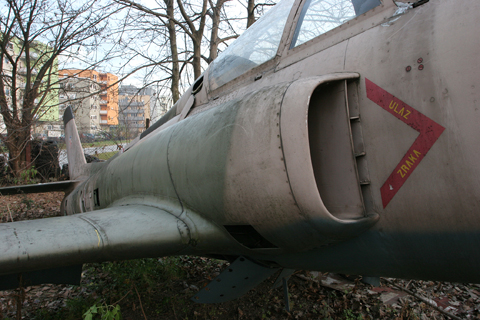 Like almost all such aircraft, the G-2 has two side-mounted air intakes. Positioned relatively high up meant the G-2 could operate out of second-rate fields without a significant FOD risk