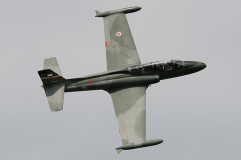 Top view. Though not as elegant as many advanced trainers, the G-2 still has an eye-pleasing design