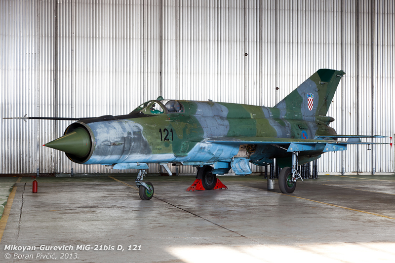 Weathered and tired - but still timeless - 121 is seen quietly sitting around in the background of the official anniversary celebrations, held a day earlier on 11 December. Sadly, this is one of the last times we'll be able to enjoy the good old camo scheme, with the fleet being progressively repainted into a customized NATO-standard air superiority grey pattern...