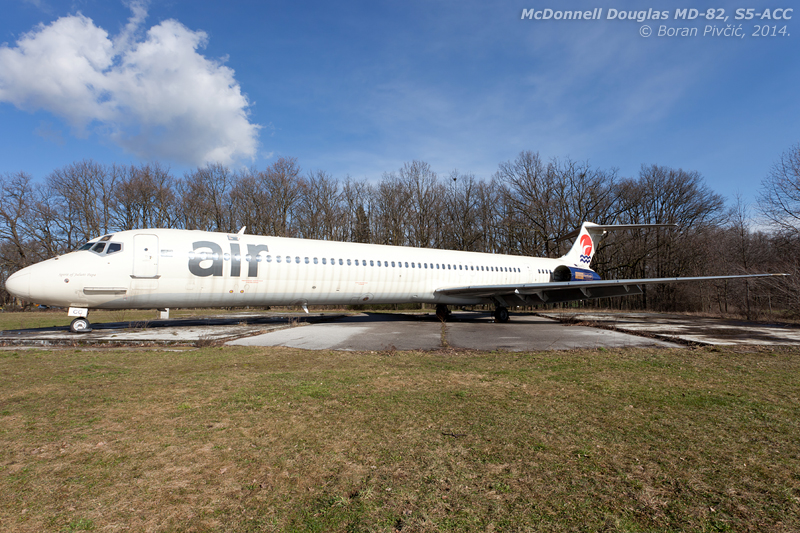 A shape for all times. While there are far better and more sophisticated designs around, the whole DC-9 family has a character and soul that is nigh on impossible to find today. Standing here and looking at it, one cannot but feel respect and admiration - a true, unpretentious workhorse that has held its own even against designs set to replace it... 