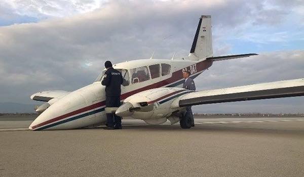 Snapped apparently still on the runway before removal. Author unknown; all credits to him/her.