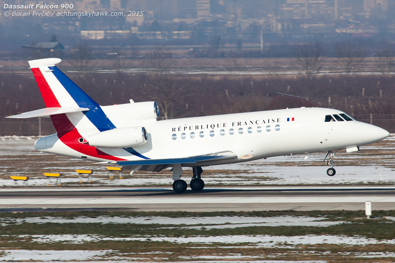 Completely devoid of any registration markings on either side, the French Gov't Falcon 900 strikes a nearly identical pose as YU-BNA (for a handy comparison). With the imminent arrival of Italy's own example, we would soon have a whole Falcon Meet!